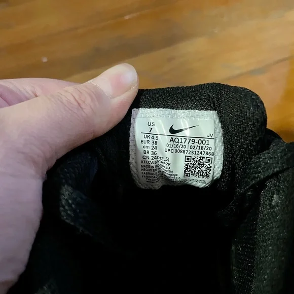 Nike - Picture 4 of 4